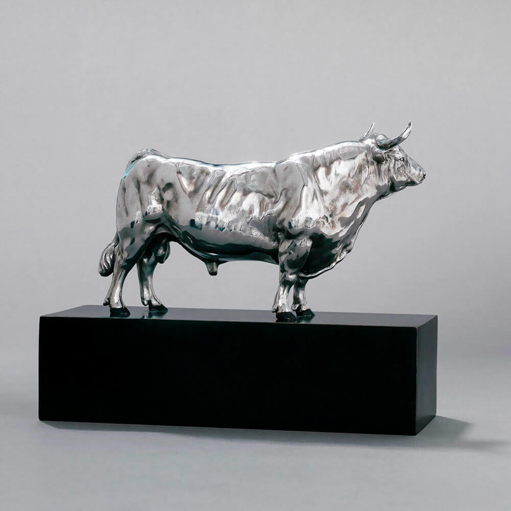 White Park Bull (Ash Nik-Nak - Miniature, Silver) by Nick Bibby