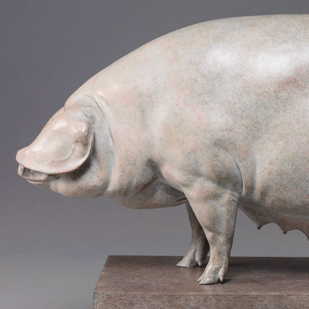 Свиньи на участке. Скульптор ник Бибби. Свинья скульптура. Статуя свиньи. Скульптура поросятки.